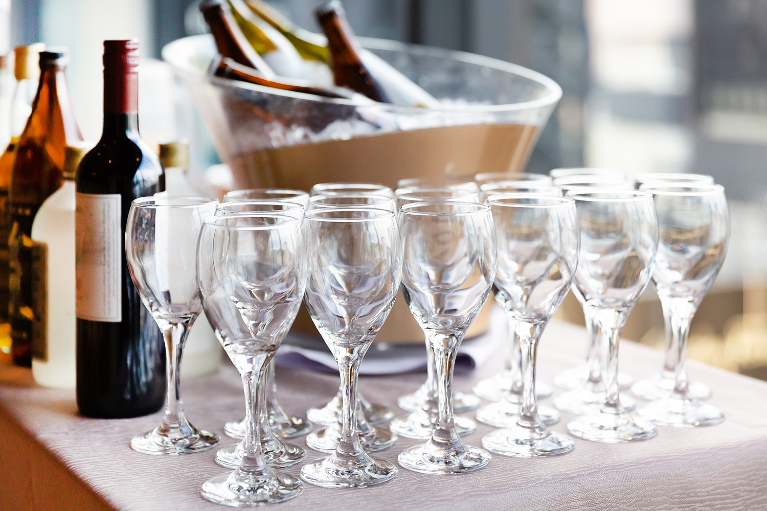約100種のグラスワインを飲み放題